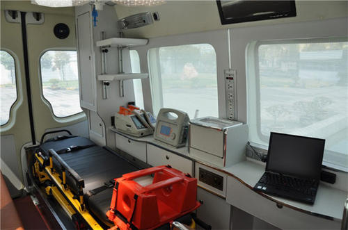 环江救护车内部